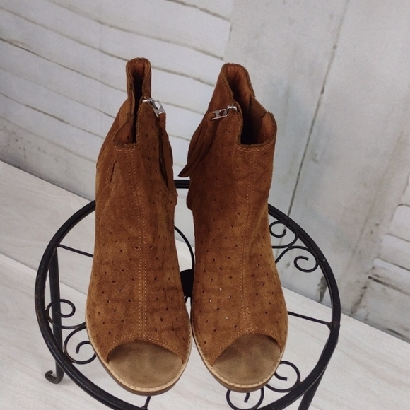 Toms Brown Suede Booties, Size 9 - Picture 2 of 5